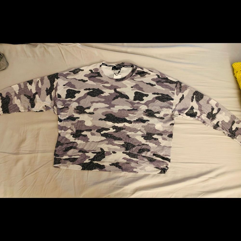 Women’s DKNY grey camo boxy athleisure waist length crop top in size xl